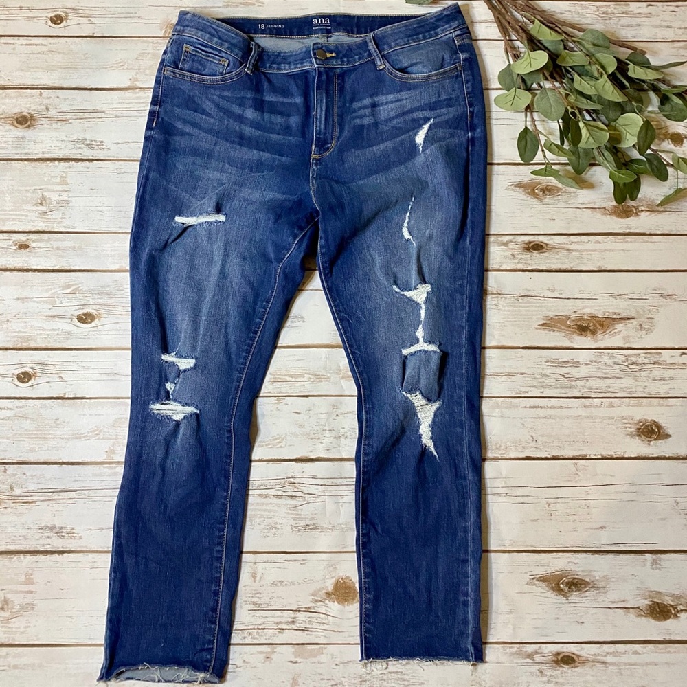 a.n.a • Distressed Denim Jegging •